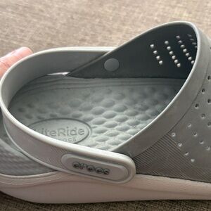 CROCS LiteRide Clogs in Gray and White